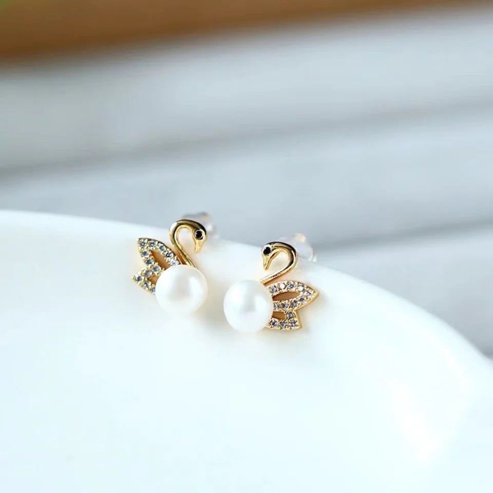Design Hollow Swan Imitation Pearl Earrings